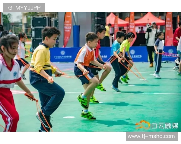 绳影翻飞展自强 汗水铸就绚烂笑脸 绳影翻飞展自强 汗水铸就绚烂笑脸